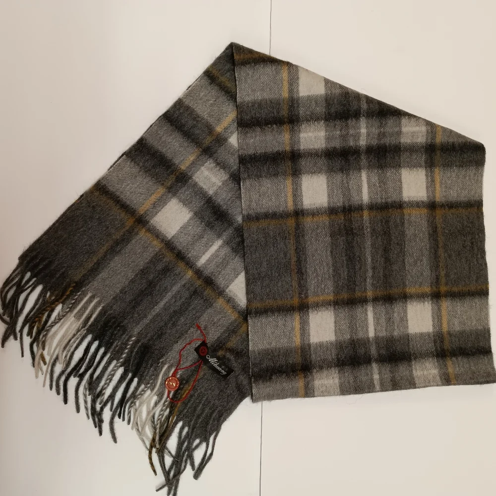 NEW Pure Cashmere Wool Gray Plaid Scarf/Muffler w/ Fringed Edges